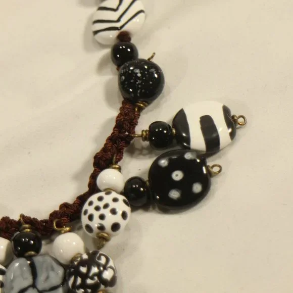 KAZURI Handmade Beaded Beautiful Black/White 18 Necklace - Picture 5 of 6